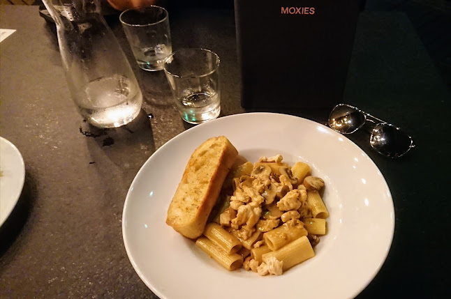 Moxies Toronto Downtown Restaurant - Toronto