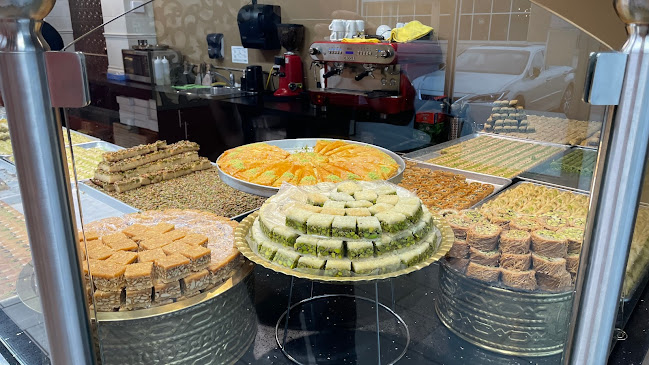 Crown Pastries - Hospitality and gastronomy