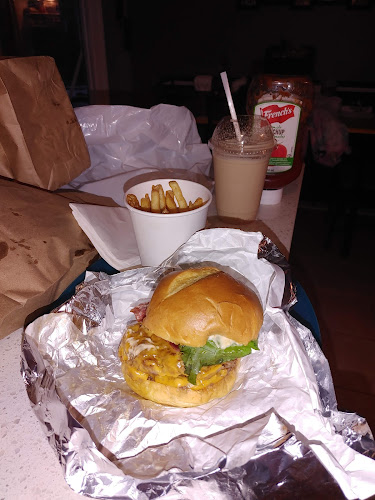 Opinii despre Boardwalk Burgers Sherwood Park în Sherwood Park - Hospitality and gastronomy