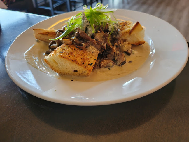 111 Queen St S, Mississauga, ON L5M 1K7