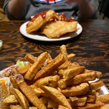 The Rose & Crown Restaurant family pub and restaurant - Hospitality and gastronomy