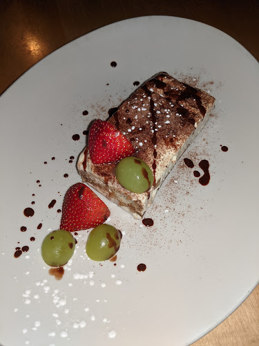 916 1 Ave NE Upstairs, Calgary, AB T2E 0C5