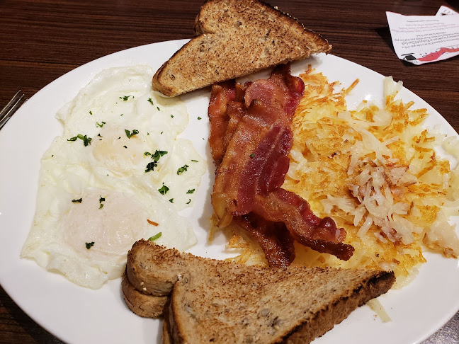 Ricky's All Day Grill - 170th Holiday Inn - Edmonton