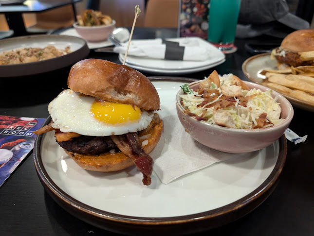 Comentarii opinii despre The Rec Room Roundhouse