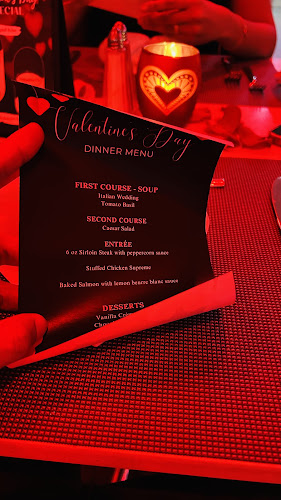 Aqua Lounge & Restaurant