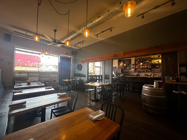 Tide and Vine Oyster House - Niagara Falls