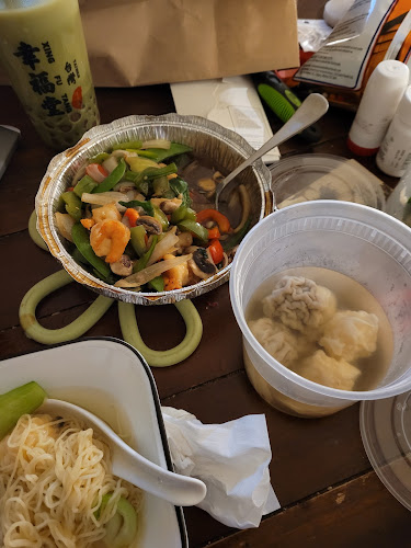 Comentarii opinii despre J & J Wonton Noodle House