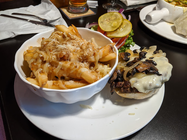 Howl At The Moon - Hospitality and gastronomy