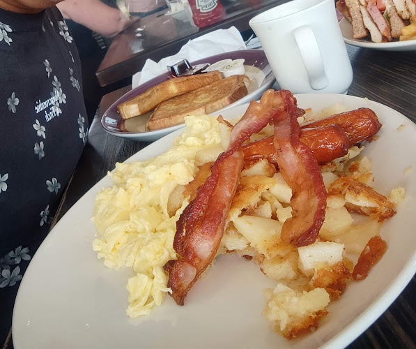 Opinii despre John's Family Restaurant în Brampton - Hospitality and gastronomy