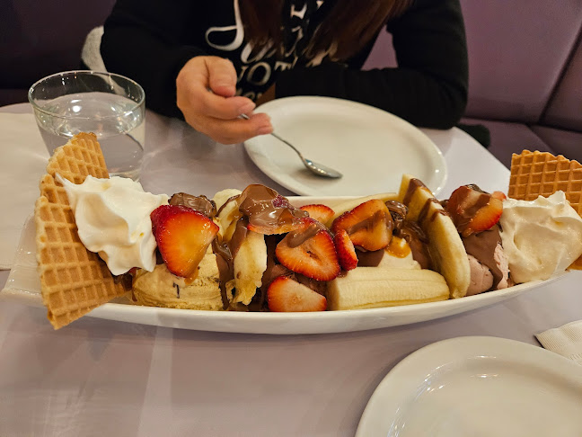 Demetres Richmond Hill - Richmond Hill