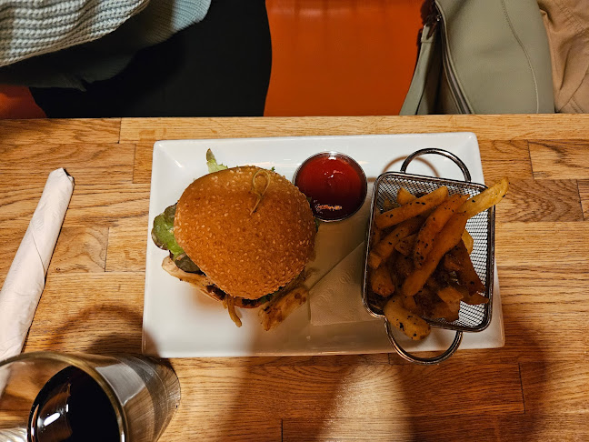 649 Queen St, Fredericton, NB E3B 1C3