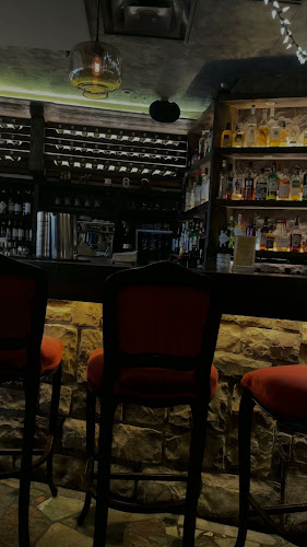 2405 Yonge St A, Toronto, ON M4P 2E7