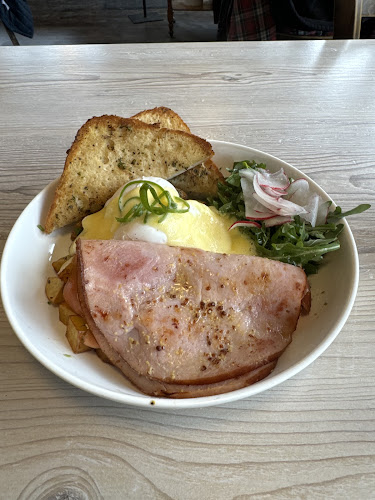 Big Feast Bistro - Hospitality and gastronomy