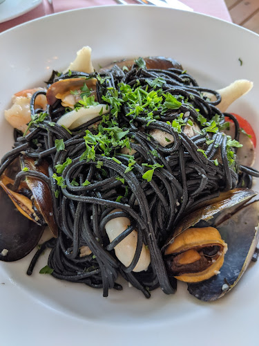 Opinii despre Illuminaté Restorante - Steakhouse, Seafood, Italian în Delta - Hospitality and gastronomy