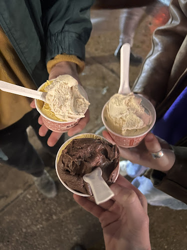 6 Charles St E, Toronto, ON M4Y 1T2