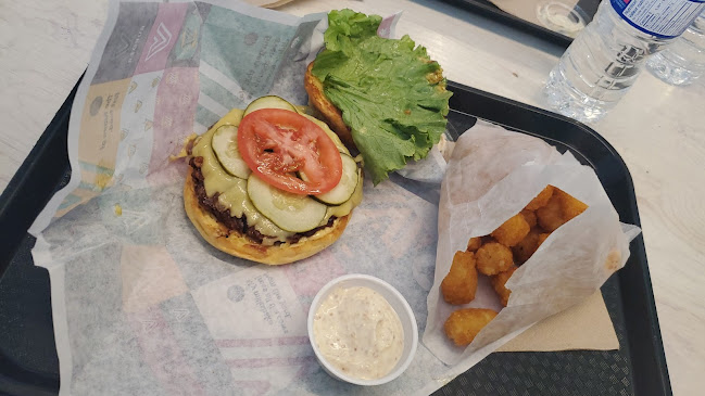 V Burger - 17 Ave - Ice Cream and Burger - Hospitality and gastronomy