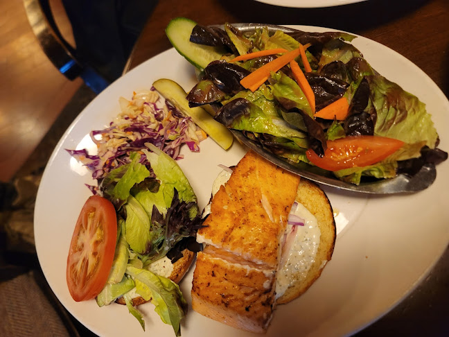 The Red Lion Bar & Grill - West Vancouver