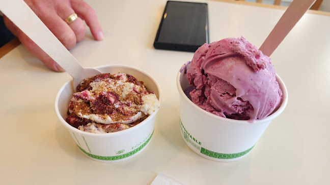 Growlers Ice Cream Shop