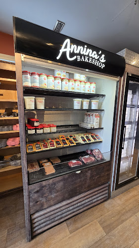 Comentarii opinii despre Annina's Bakeshop & Catering