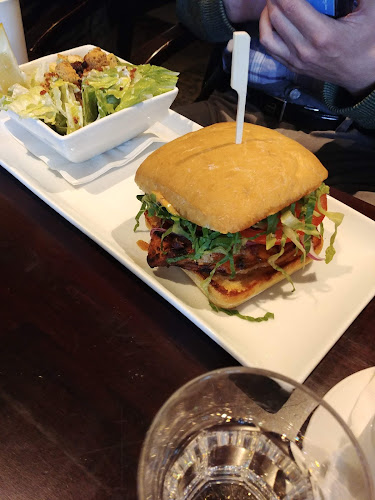 888 W Cordova St, Vancouver, BC V6C 0A7