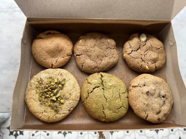 825 College St, Toronto, ON M6G 1C9