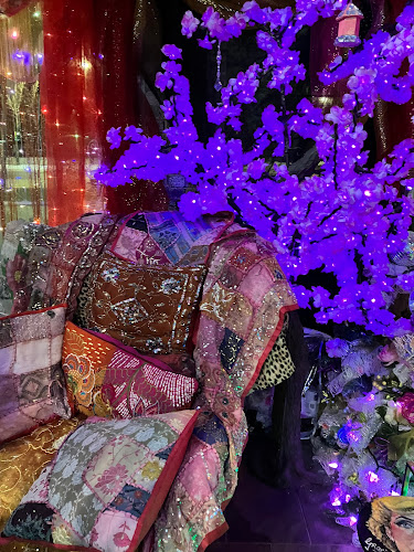 Comentarii opinii despre A Boutique Gallery Bar by Gracie Jane