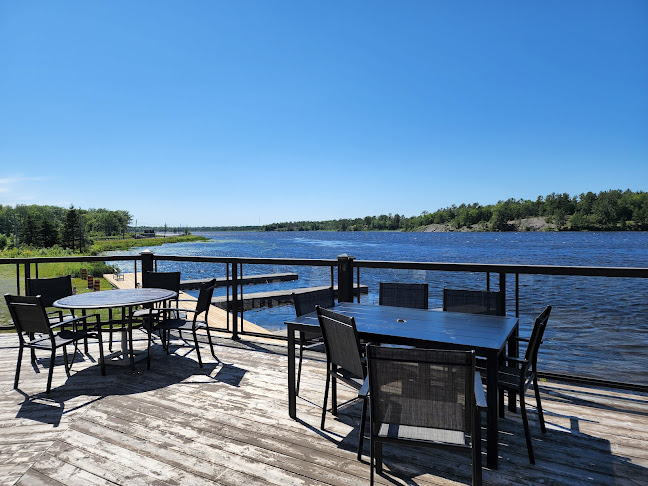 Pier Seventeen Hotel & The Pier Sports Bar