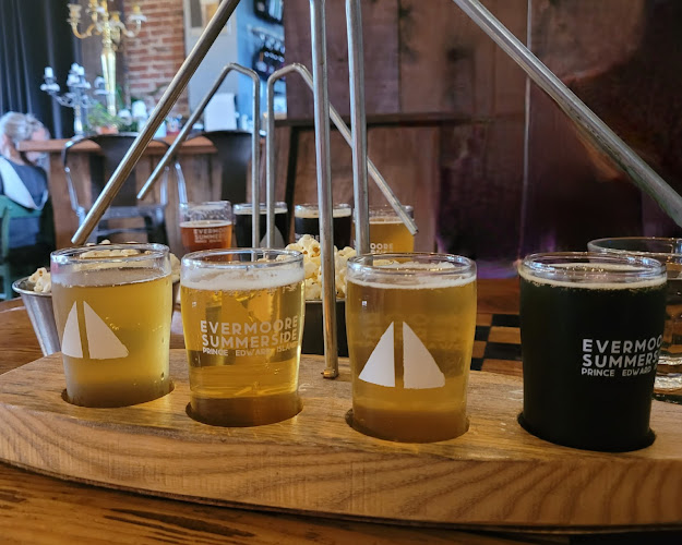 Evermoore: Island Dining & Brewing - Hospitality and gastronomy