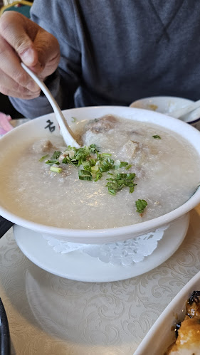 U & Me (Centre St. SW) - Hospitality and gastronomy