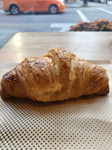 579 Robson St, Vancouver, BC V6B 1A6