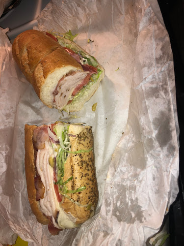 Opinii despre Cheryl's Deli & Subs în Niagara Falls - Hospitality and gastronomy