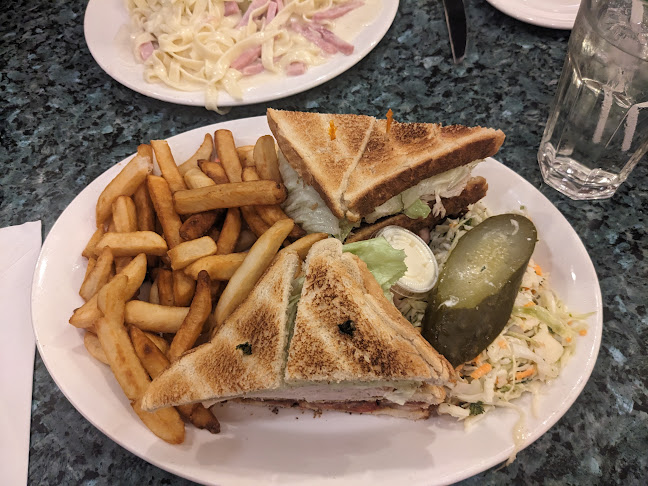 Comentarii opinii despre Peter's on Eglinton Restaurant