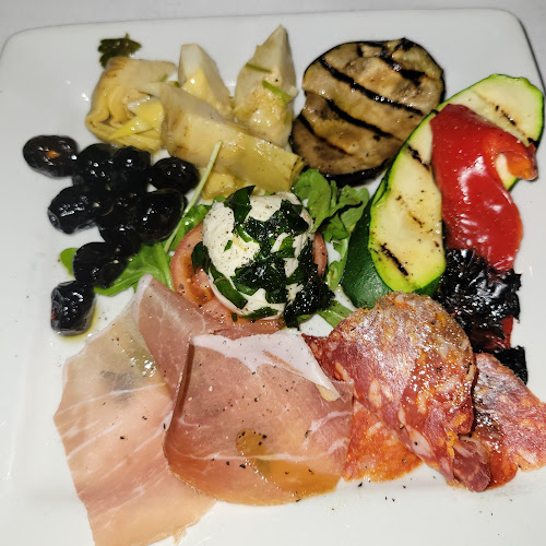 Mastro Roberto Trattoria - Hospitality and gastronomy