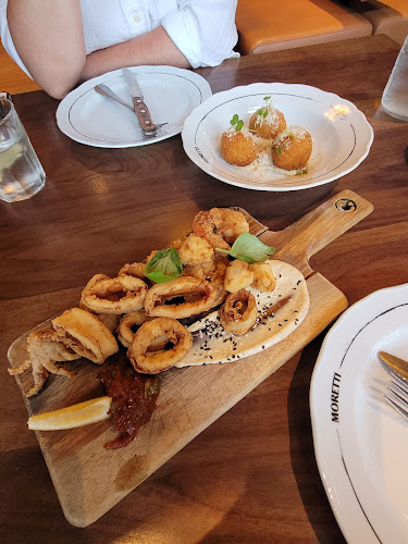 328 Wellington St W, Toronto, ON M5V 3T4