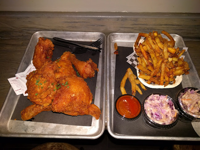 Opinii despre The Dirty Bird Chicken + Waffles în Toronto - Hospitality and gastronomy