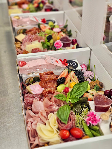 94C Lakeshore Rd E, Mississauga, ON L5G 1E3