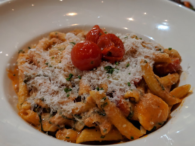 200 8 Ave SW, Calgary, AB T2P 1B5