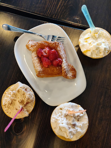 Opinii despre Fior Di Latte Cafe, Bakery & Gelato în Burnaby - Hospitality and gastronomy