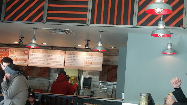Opinii despre Blaze Pizza în Toronto - Hospitality and gastronomy