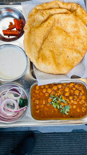 Comentarii opinii despre Desi Bites Restaurants Dine In & Takeout Juice Bar