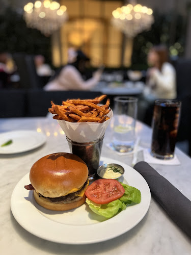 Comentarii opinii despre RH Courtyard Restaurant at RH Toronto