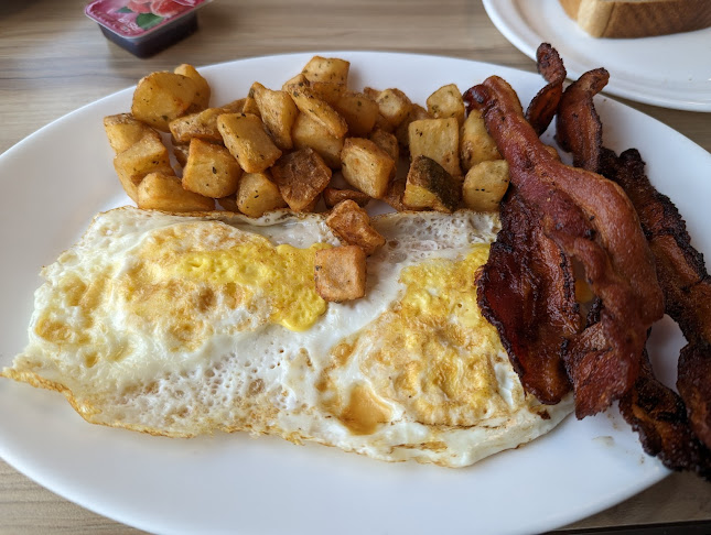 Humpty's Big Plate Diner - Lethbridge - Hospitality and gastronomy