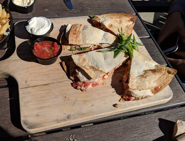 Angry Otter Tap and Forno - Hospitality and gastronomy