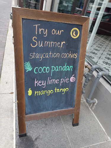 825 College St, Toronto, ON M6G 1C9