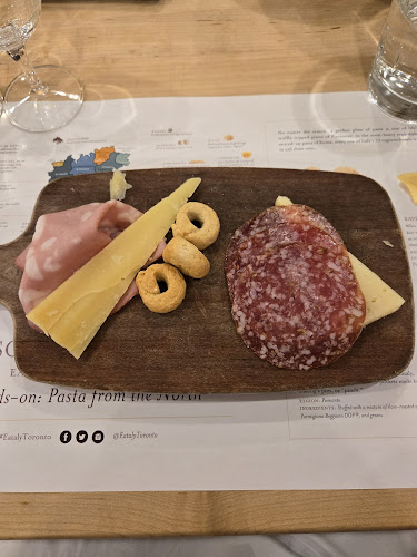 Manulife Centre, 55 Bloor St W, Toronto, ON M4W 1A6