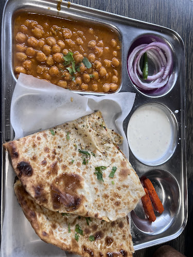 Opinii despre Desi Bites Restaurants Dine In & Takeout Juice Bar în Surrey - Hospitality and gastronomy