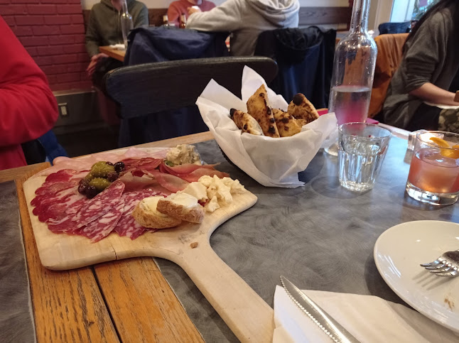 1835 W 4th Ave, Vancouver, BC V6J 1M4