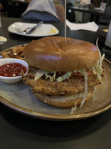 255 Bremner Blvd, Toronto, ON M5V 3L9