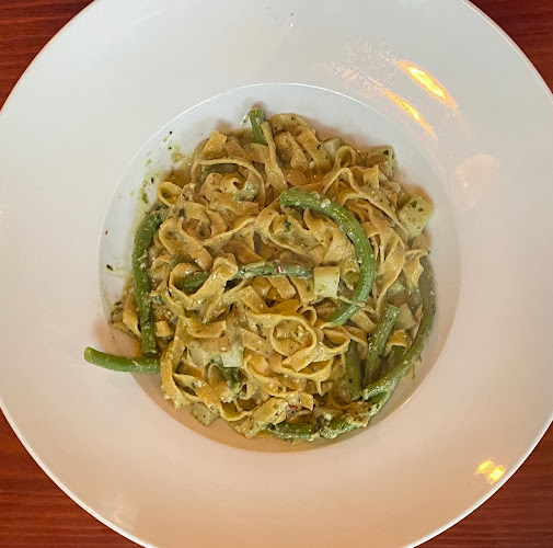 Hank's *A Restaurant - Victoria