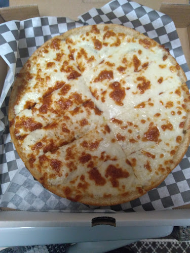 Opinii despre Checkers Pizza & Donair (Under Renovations) call our Whyte Ave branch for your orders. în Edmonton - Hospitality and gastronomy